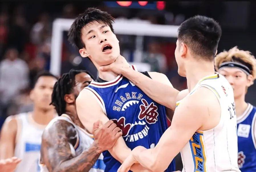 球星爆发！CBA赛场再现神级操作的简单介绍