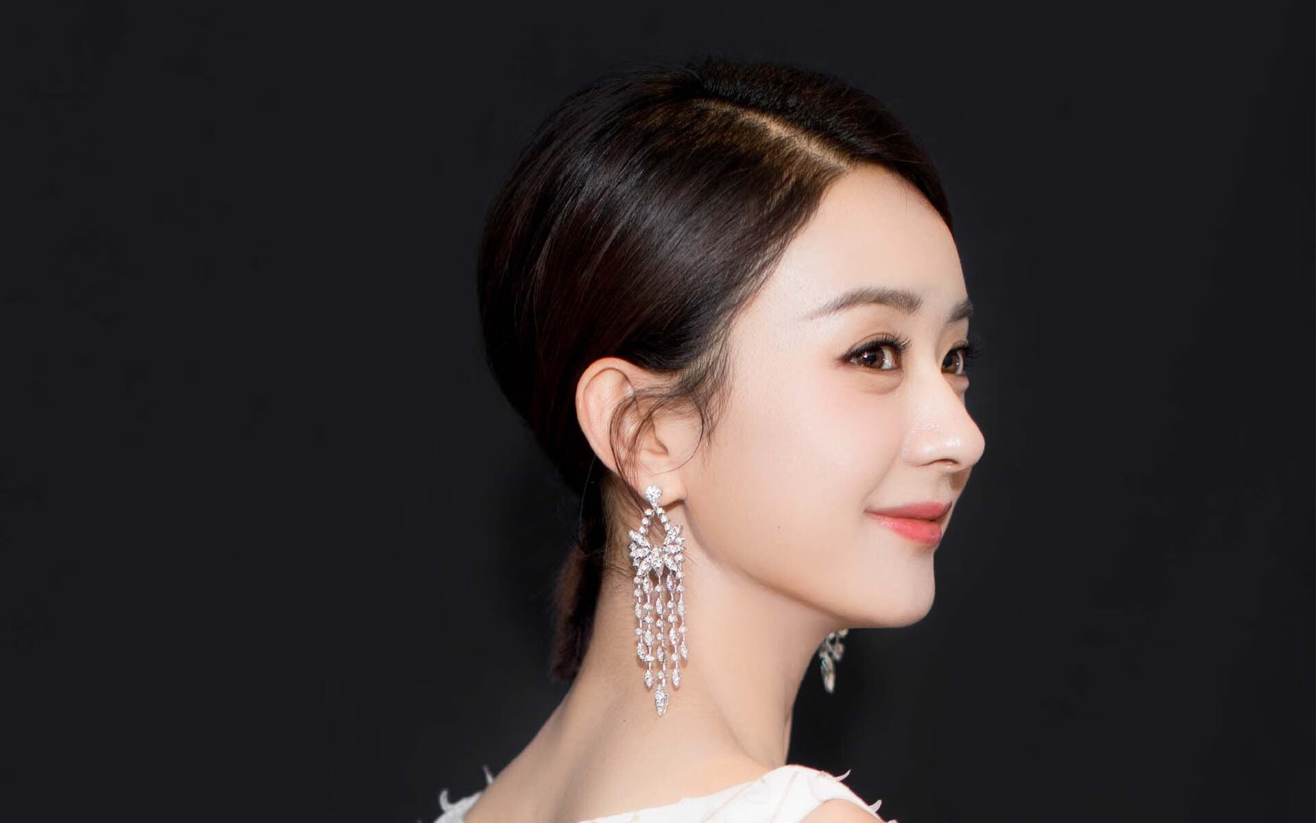 蓝白神话逆袭橙衣军团，一粒进球如何撕裂两个祖国的天空